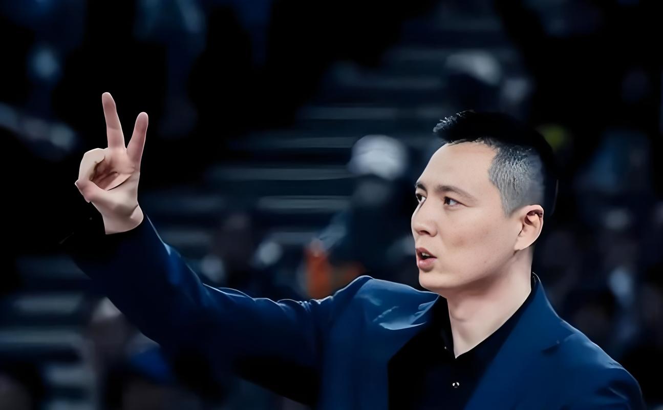上海男篮疑似内讧！洛夫顿不满卢伟回怼惹争议曾怒斥带着情绪打球