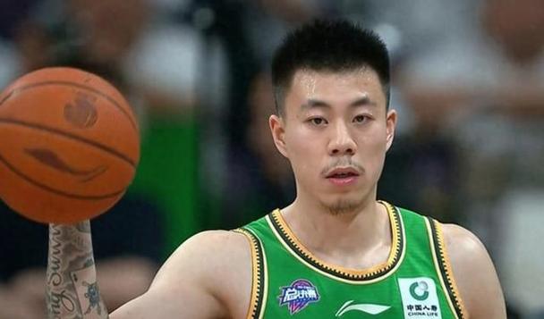CBA现役本土第一人！不是张镇麟和郭昊文，而是中国男篮定海神针