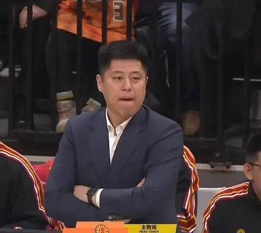 山西输球不冤！3人状态奇差+裁判抢戏，潘江回应：我自己可以下课