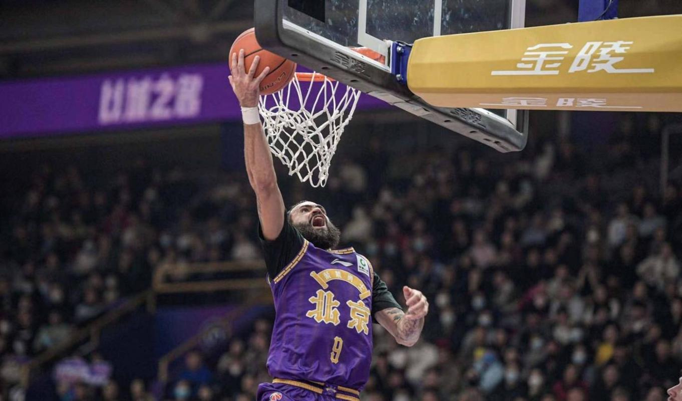 江苏8988险胜北控，里勒28分错失绝平罚球，贾尔斯30+13