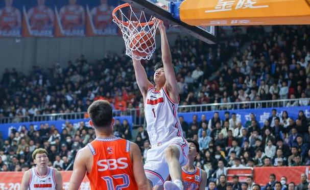 CBA最新消息！黄明依坐穿冷板凳，这可是广东队近10年内最强天赋