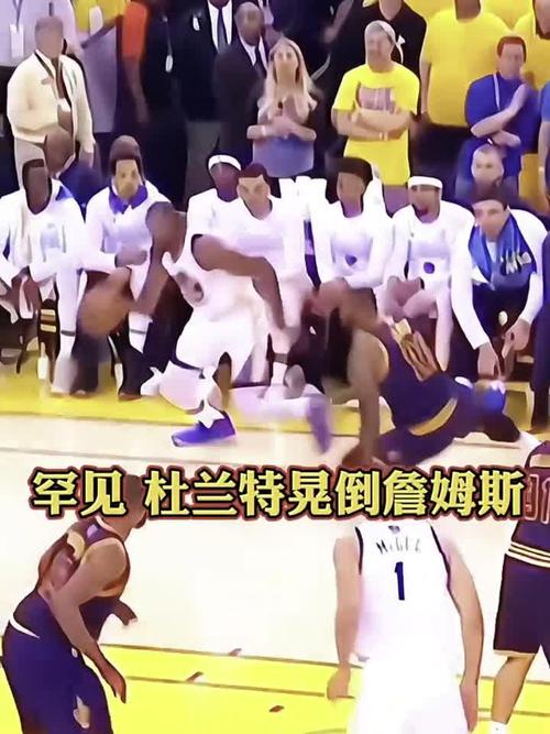当场晃倒+经典嘲讽！狄龙挑衅杜兰特反被狠狠羞辱